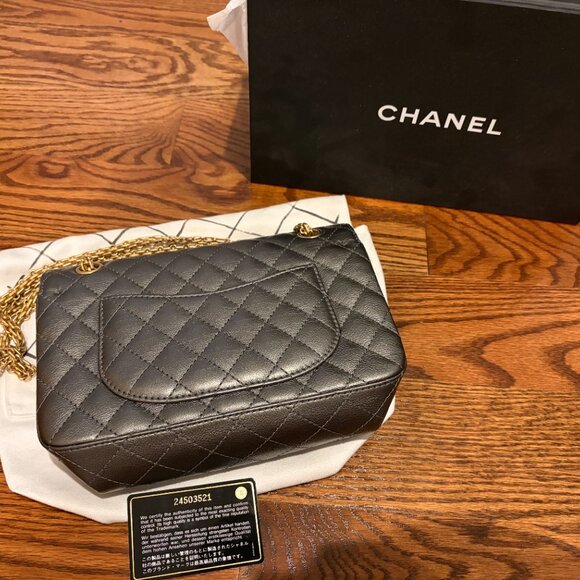 Share Authenticity GuaranteeCHANEL Reissue 2.55 226 Charcoal - Picture 7 of 9